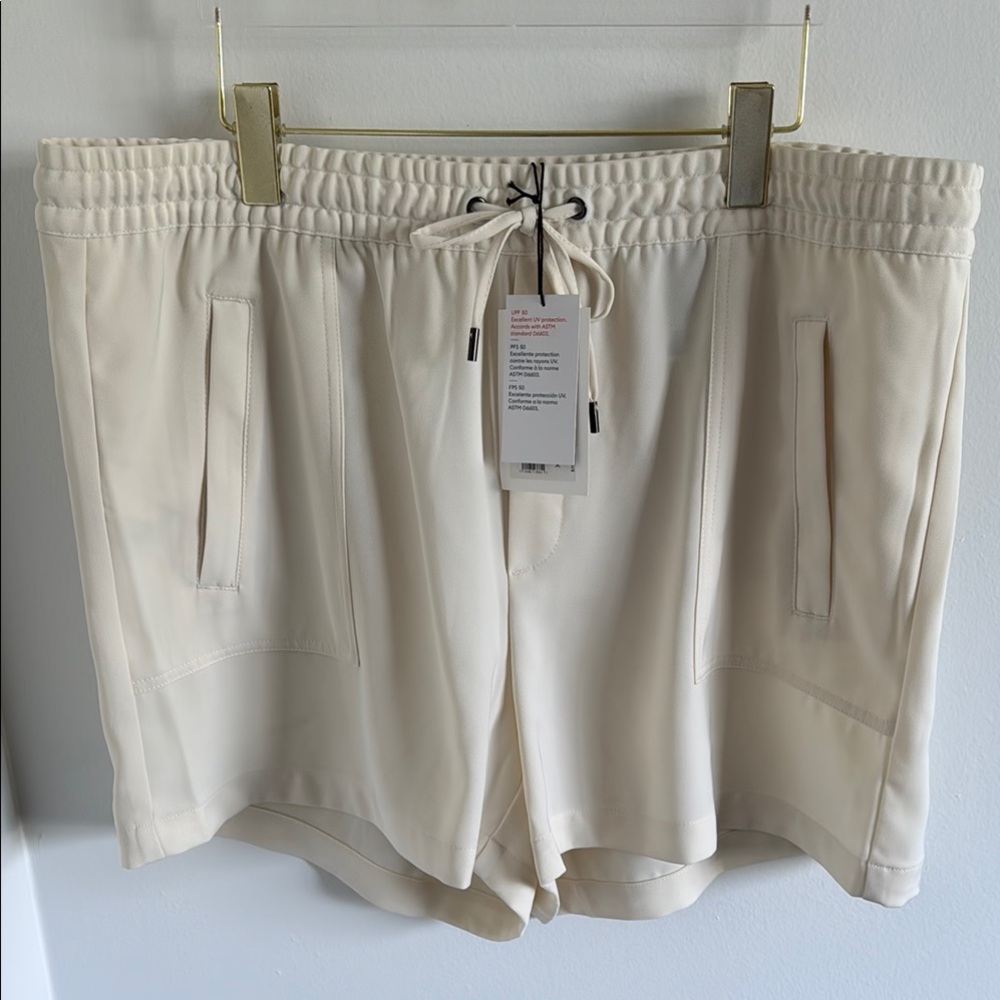 Banana Republic Women's Cream Shorts